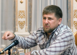 Кадыров устроил наркоманам «публичную порку» Кадыров устроил наркоманам «публичную порку»