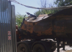 Автоцистерна с лаком из Ставропольского края взорвалась в Новочеркасске Автоцистерна с лаком из Ставропольского края взорвалась в Новочеркасске