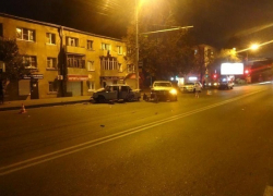 В Ставрополе иномарка врезалась в автомобиль сотрудников полиции В Ставрополе иномарка врезалась в автомобиль сотрудников полиции