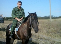 "Ты - наш главный защитник": подполковника Дмитрия Кудрявцева поздравляет с 23 февраля его семья "Ты - наш главный защитник": подполковника Дмитрия Кудрявцева поздравляет с 23 февраля его семья