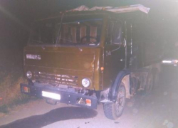 На Ставрополье трое парней угнали «КАМАЗ» На Ставрополье трое парней угнали «КАМАЗ»