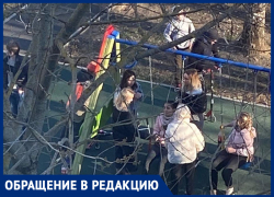 В центре Ставрополя подростки гуляют во время режима самоизоляции В центре Ставрополя подростки гуляют во время режима самоизоляции