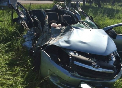 На Ставрополье на своем автомобиле насмерть разбилась женщина-водитель На Ставрополье на своем автомобиле насмерть разбилась женщина-водитель