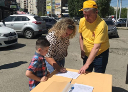 Жители Ставрополя начали собирать подписи за отмену пенсионной реформы Жители Ставрополя начали собирать подписи за отмену пенсионной реформы