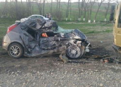 Водитель «Соляриса» разбился насмерть в страшном ДТП с фурой под Ставрополем Водитель «Соляриса» разбился насмерть в страшном ДТП с фурой под Ставрополем