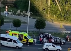 В Ставрополе в ДТП с шестью транспортными средствами погиб пешеход и потерял ногу скутерист В Ставрополе в ДТП с шестью транспортными средствами погиб пешеход и потерял ногу скутерист