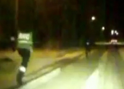 Захватывающая погоня полицейских за нарушителем попала на видео в Ставропольском крае Захватывающая погоня полицейских за нарушителем попала на видео в Ставропольском крае