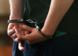 Суд продлил меру пресечения трем фигурантам коррупционного дела главы ГИБДД Ставрополья Суд продлил меру пресечения трем фигурантам коррупционного дела главы ГИБДД Ставрополья