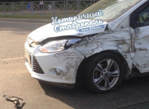 Две иномарки сильно покорежило в результате серьезного ДТП на проспекте Кулакова в Ставрополе Две иномарки сильно покорежило в результате серьезного ДТП на проспекте Кулакова в Ставрополе