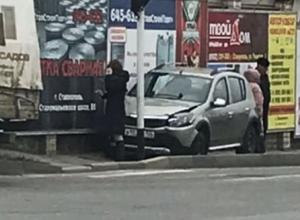 Курьезное ДТП с девушкой за рулем вызвало массу насмешек в Ставрополе Курьезное ДТП с девушкой за рулем вызвало массу насмешек в Ставрополе