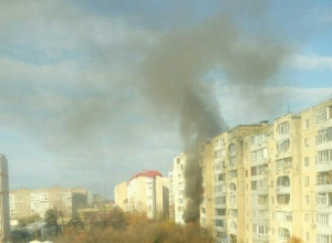 Пожар в многоэтажке на Юге Ставрополя испугал жителей соседних домов Пожар в многоэтажке на Юге Ставрополя испугал жителей соседних домов