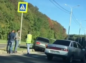 Тройное ДТП с «вылетом» «семерки» на разделительную полосу произошло в Ставрополе Тройное ДТП с «вылетом» «семерки» на разделительную полосу произошло в Ставрополе