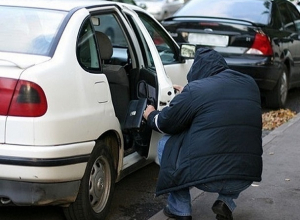 Больше двух миллионов рублей украли воры из дорогих авто на Ставрополье Больше двух миллионов рублей украли воры из дорогих авто на Ставрополье