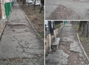 Разбитым тротуаром с ямами и грязью по пути в детсад возмутились пятигорчане Разбитым тротуаром с ямами и грязью по пути в детсад возмутились пятигорчане