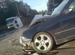 «Скорая» перевернулась в ДТП и попала на видео в Ставрополе «Скорая» перевернулась в ДТП и попала на видео в Ставрополе