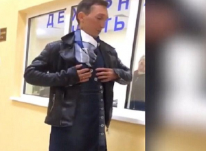 Трансвестита в женской одежде и белье поймали на улицах Кисловодска Трансвестита в женской одежде и белье поймали на улицах Кисловодска
