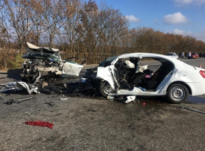 Два человека погибли в страшном столкновении с большегрузом на Ставрополье Два человека погибли в страшном столкновении с большегрузом на Ставрополье