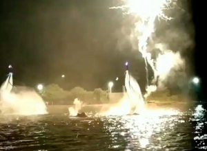 Cложные трюки над водой показали флайбордисты в Железноводске Cложные трюки над водой показали флайбордисты в Железноводске