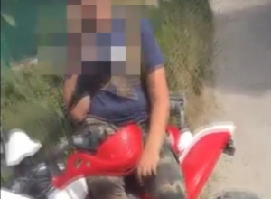 12-летнего лихача за рулем квадроцикла поймала полиция в Кисловодске 12-летнего лихача за рулем квадроцикла поймала полиция в Кисловодске
