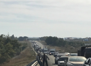 Загадочный приезд высокого чина спровоцировал гигантские пробки на въезде в Михайловск и Ставрополь Загадочный приезд высокого чина спровоцировал гигантские пробки на въезде в Михайловск и Ставрополь