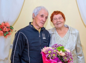 80-летний мужчина и 78-летняя женщина стали счастливыми молодоженами на Ставрополье 80-летний мужчина и 78-летняя женщина стали счастливыми молодоженами на Ставрополье