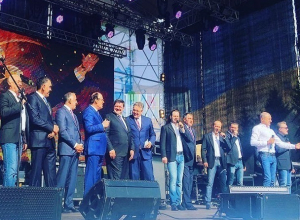 Губернатор Владимиров и «Хор Турецкого» вместе спели «Надежду» на концерте в Ставрополе Губернатор Владимиров и «Хор Турецкого» вместе спели «Надежду» на концерте в Ставрополе