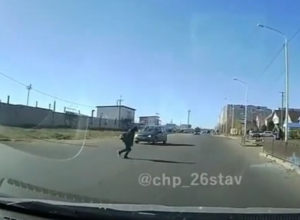«Куда смотрят родители?»: школьник-нарушитель попал на видео в Ставрополе «Куда смотрят родители?»: школьник-нарушитель попал на видео в Ставрополе