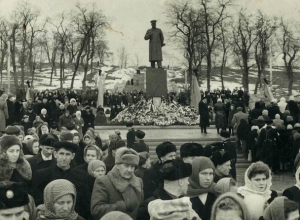 Думали, что Сталин беседует с Мао: памятники «отцу народов» исчезли холодной ставропольской ночью Думали, что Сталин беседует с Мао: памятники «отцу народов» исчезли холодной ставропольской ночью