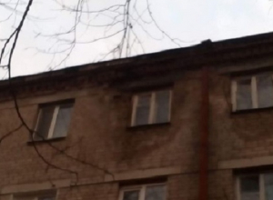 Жители одного из домов в Ессентуках опасаются за свою жизнь Жители одного из домов в Ессентуках опасаются за свою жизнь