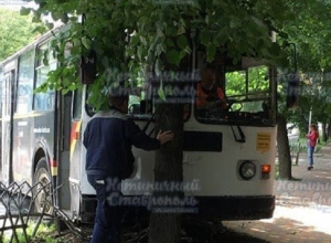 Пассажир избил водителя троллейбуса и спровоцировал ДТП в Ставрополе, - очевидцы Пассажир избил водителя троллейбуса и спровоцировал ДТП в Ставрополе, - очевидцы
