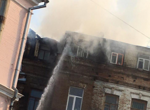 Жилой дом с библиотекой вспыхнул в Кисловодске Жилой дом с библиотекой вспыхнул в Кисловодске