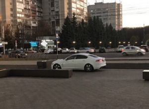Парковку «люксового класса» показала водитель «Ягуара» в Ставрополе Парковку «люксового класса» показала водитель «Ягуара» в Ставрополе