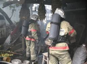 Гараж со стоящим внутри автомобилем полностью сгорел на Ставрополье Гараж со стоящим внутри автомобилем полностью сгорел на Ставрополье