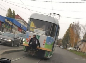 Смертельно опасное развлечение подростка вызвало горячие споры в Пятигорске Смертельно опасное развлечение подростка вызвало горячие споры в Пятигорске