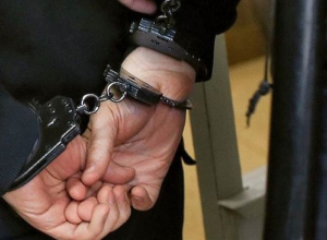 Мужчина пытался задушить полицейского на железнодорожном вокзале в Минводах Мужчина пытался задушить полицейского на железнодорожном вокзале в Минводах