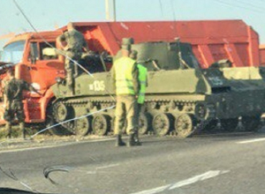 Суровое ДТП по-ставропольски: военный танк въехал в «КамАЗ» под Старомарьевкой Суровое ДТП по-ставропольски: военный танк въехал в «КамАЗ» под Старомарьевкой