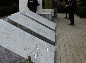 Похабными надписями второй раз за неделю разрисовали вандалы мемориал Вечной Славы на Ставрополье Похабными надписями второй раз за неделю разрисовали вандалы мемориал Вечной Славы на Ставрополье