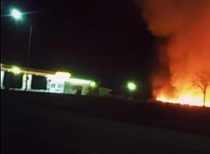 Крупный пожар около заправки в Железноводске попал на видео Крупный пожар около заправки в Железноводске попал на видео