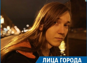 «От моей игры на гитаре у мамы дергался глаз»: солист ставропольской молодежной группы «Небула» «От моей игры на гитаре у мамы дергался глаз»: солист ставропольской молодежной группы «Небула»