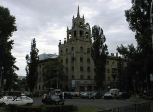 Прежде и теперь: здание «под шпилем» в Ставрополе приобрело новый вид Прежде и теперь: здание «под шпилем» в Ставрополе приобрело новый вид