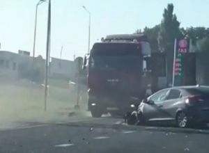 Большая пробка собралась из-за ДТП под Ставрополем и попала на видео Большая пробка собралась из-за ДТП под Ставрополем и попала на видео