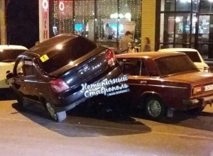 «Тойота» наехала на «шестерку» в результате нелепой аварии в Ставрополе «Тойота» наехала на «шестерку» в результате нелепой аварии в Ставрополе