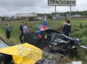 Участники автопробега в честь Дня Победы попали в жесткое ДТП на Ставрополье Участники автопробега в честь Дня Победы попали в жесткое ДТП на Ставрополье
