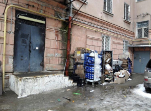 На устроенную супермаркетом свалку во дворе жилого дома пожаловались жители Пятигорска На устроенную супермаркетом свалку во дворе жилого дома пожаловались жители Пятигорска