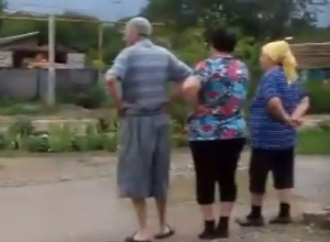 Бурная река на месте канавы подтопила дома и попала на видео в Ставропольском крае Бурная река на месте канавы подтопила дома и попала на видео в Ставропольском крае