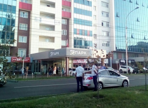 Эвакуация людей после звонка о заложенной бомбе началась в «Европарке» в Ставрополе Эвакуация людей после звонка о заложенной бомбе началась в «Европарке» в Ставрополе