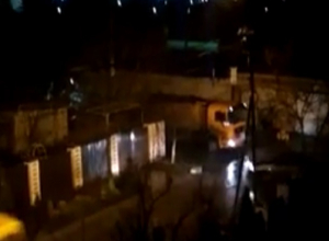 Укладка асфальта ночью в снегопад попала на видео в Ставрополе Укладка асфальта ночью в снегопад попала на видео в Ставрополе