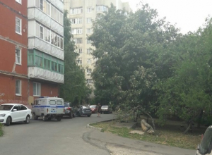 Молодой мужчина выпал с 6 этажа и разбился насмерть в Ставрополе Молодой мужчина выпал с 6 этажа и разбился насмерть в Ставрополе