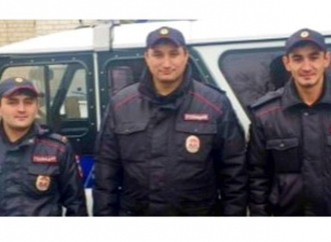 Спасших из огня пенсионера-инвалида полицейских наградили за героизм на Ставрополье Спасших из огня пенсионера-инвалида полицейских наградили за героизм на Ставрополье