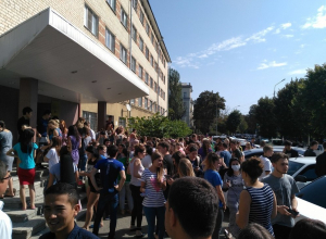 Студенческое общежитие в Ставрополе эвакуировали из-за угрозы теракта, - очевидцы Студенческое общежитие в Ставрополе эвакуировали из-за угрозы теракта, - очевидцы